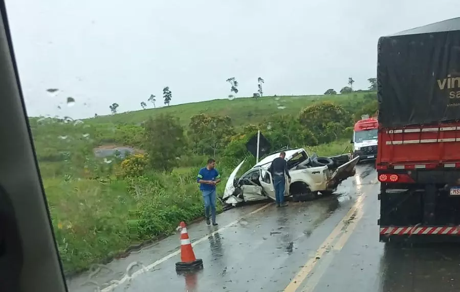 Acidente na BR-259: Caminhonete capota próximo ao bairro Mascarenhas em Baixo Guandu